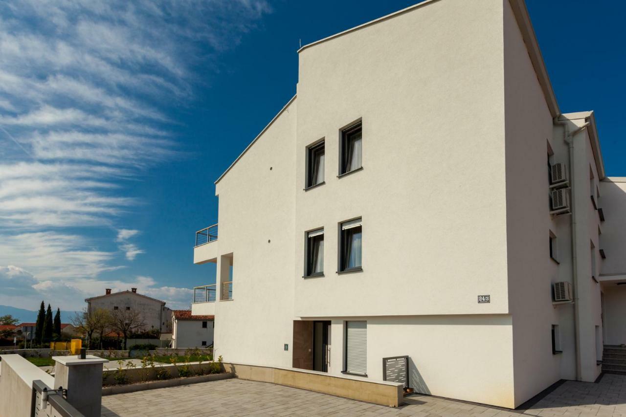 Apartments Kudec By El-Pi Tours Malinska Exterior photo